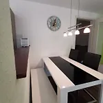 Traumreise Mit Balkon Zentral דירה